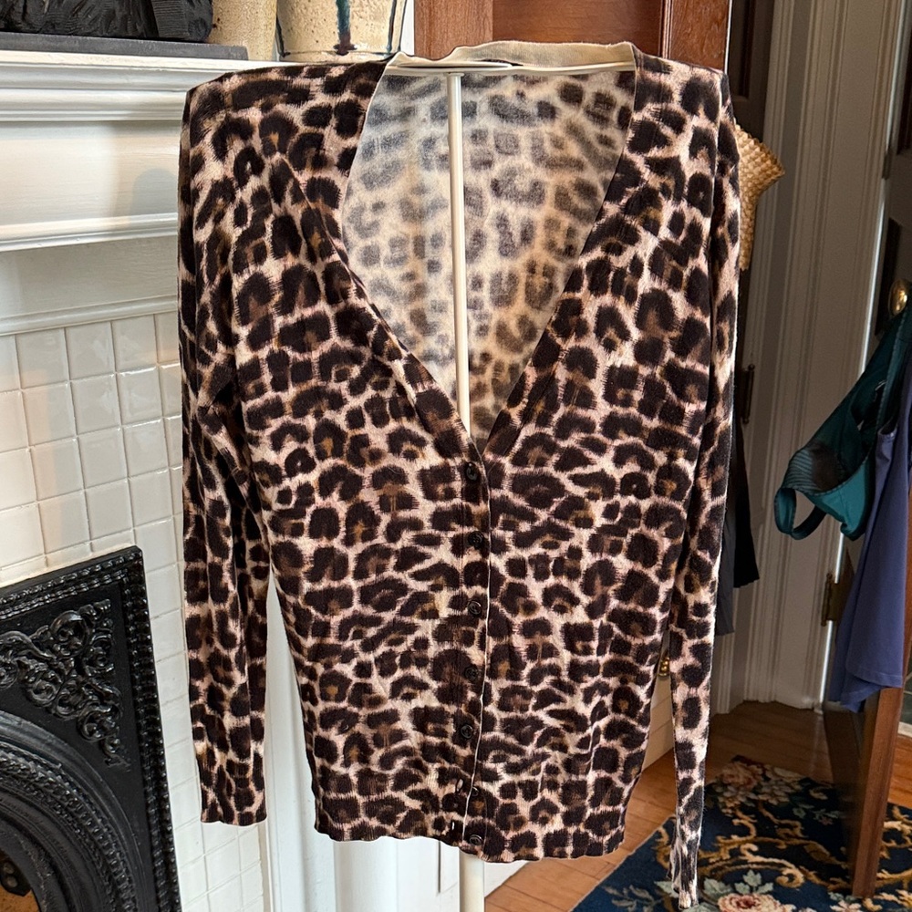 Ann Taylor Viscose blend animal print cardigan. Worn maybe‎ 3 times.